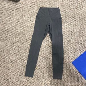 Kids Grey leggings with pockets. Size xs